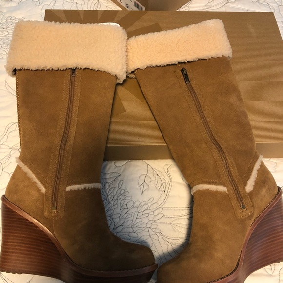 New Ugg Aubrie wedge boots - Picture 6 of 7